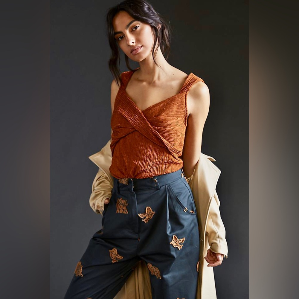 🎉HPx2!!🥳NEW Anthro Twist Front Shimmer Tank - Picture 2 of 14